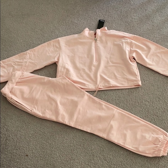 Matching pink sweater and jogger sweatpants - Picture 6 of 7